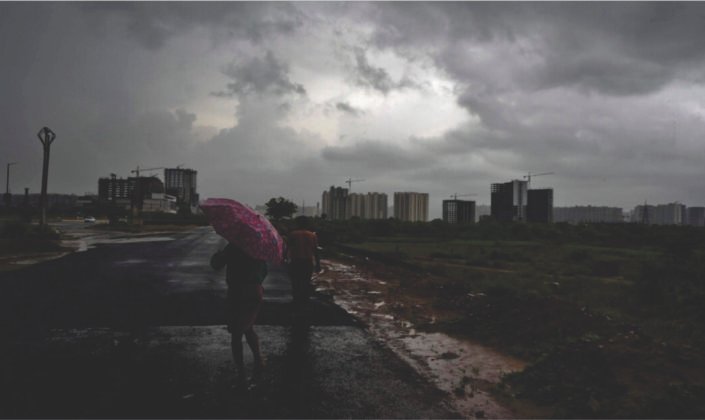 Why is the amount of heavy to very heavy rainfall increasing every year in Gujarat what changes are taking place in the weather