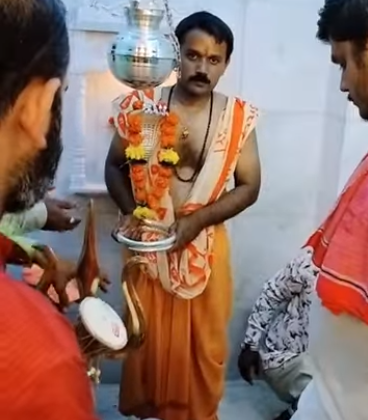 Shree Rajnath Mahadev Temple in Surendranagar performed Prana Pratistha in Nutan Prasad of Crystal Shivling