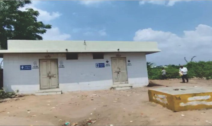 Passengers Problem Locking of toilets at Wadhwan bus station with 183 routes